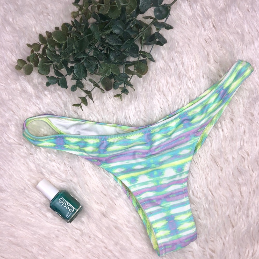 VICTORIA’S SECRET Ruched Back Bikini Bottom